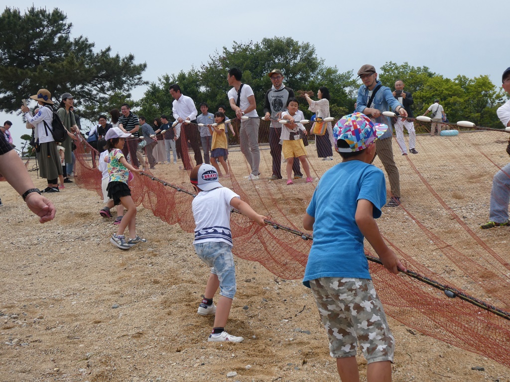 四国工場(香川県さぬき市)/ さぬき手打ちうどんと地引網体験会(5月)